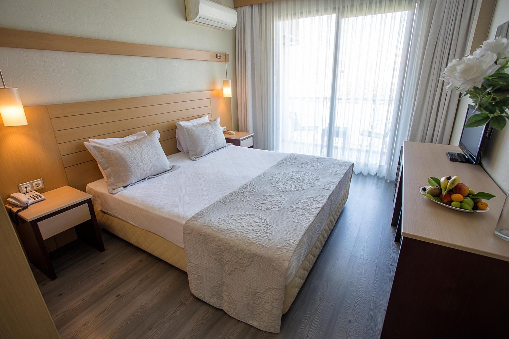 Cilek Marina Otel Кешме Экстерьер фото