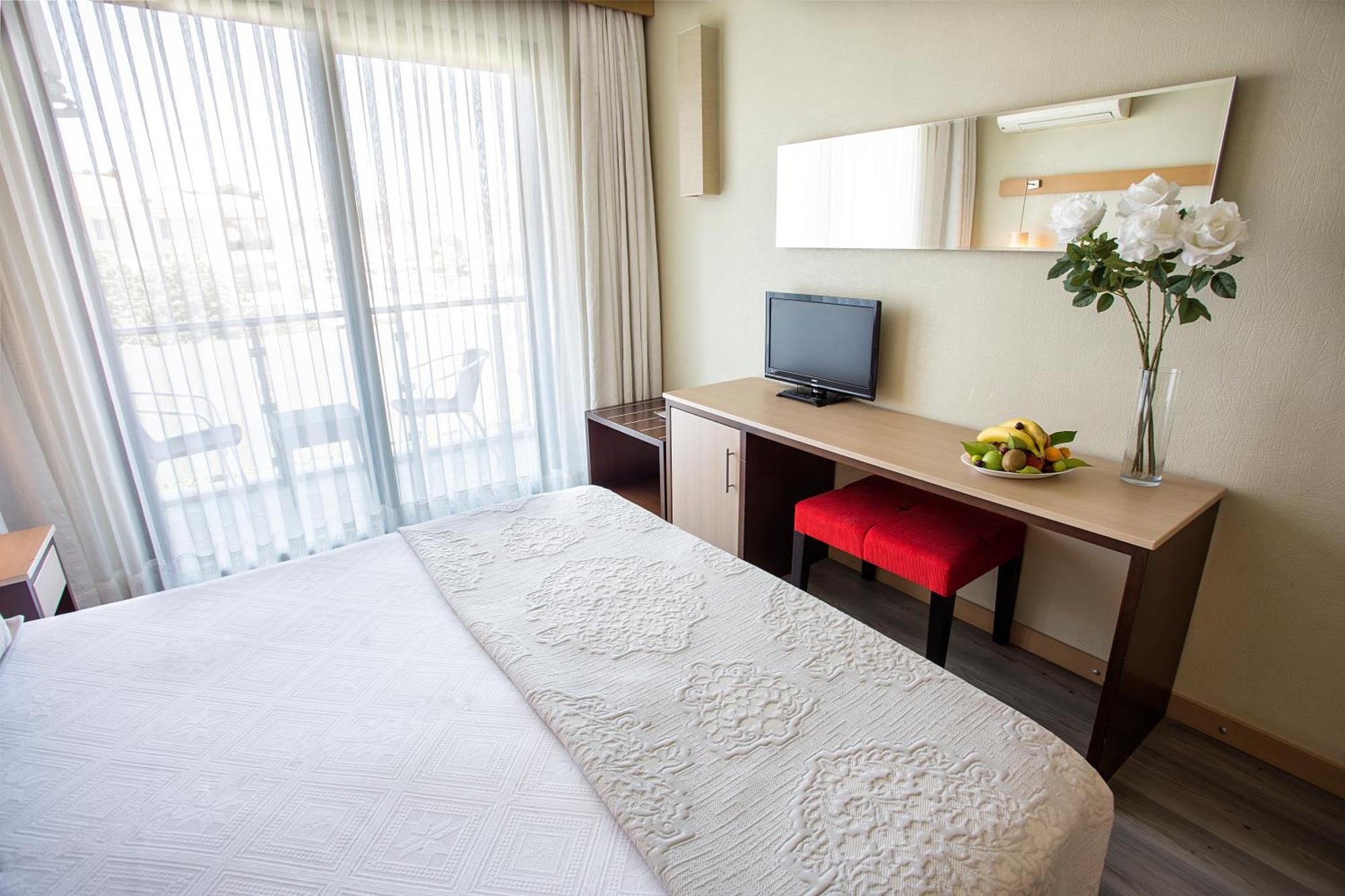 Cilek Marina Otel Кешме Экстерьер фото