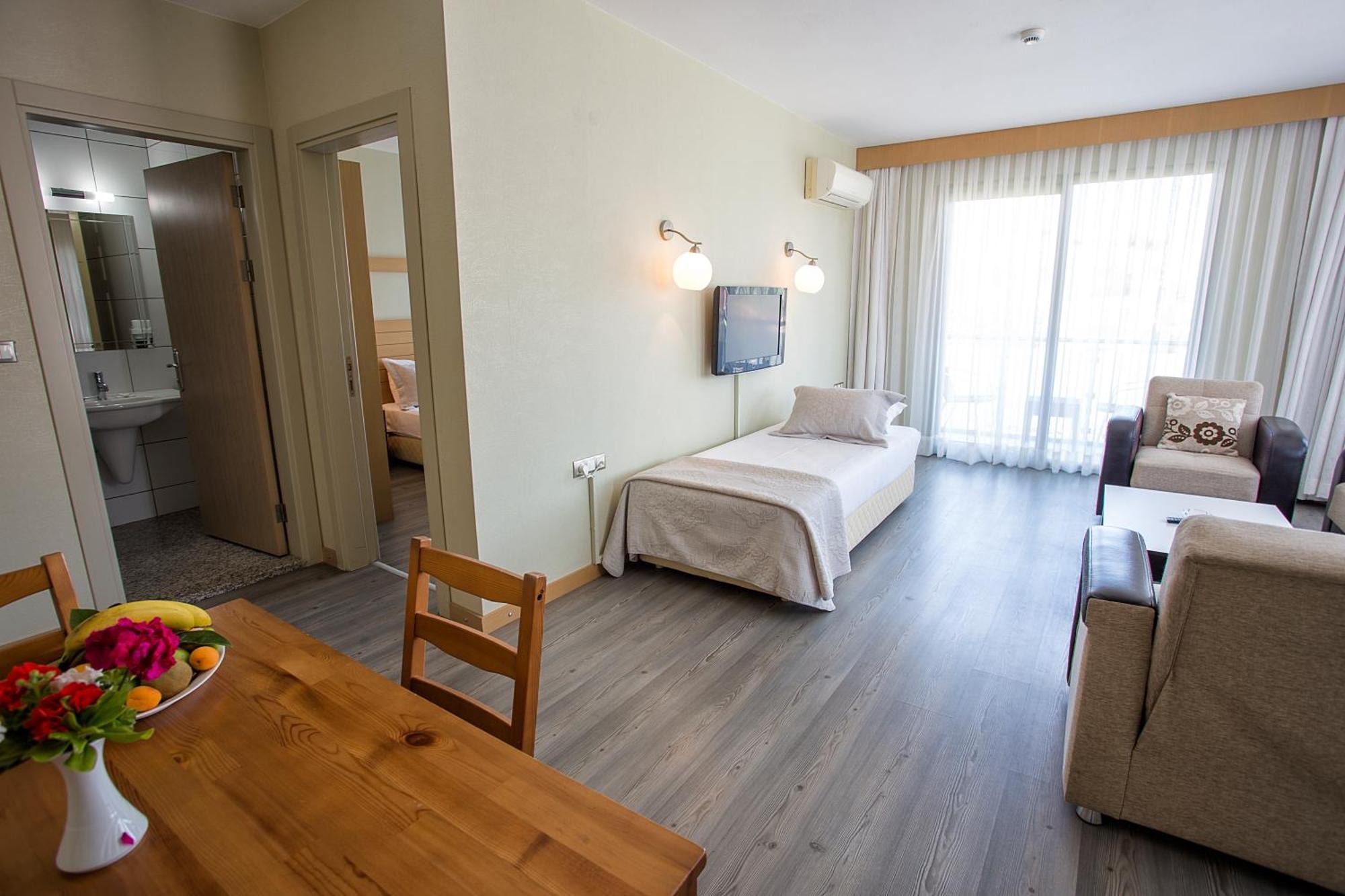 Cilek Marina Otel Кешме Экстерьер фото