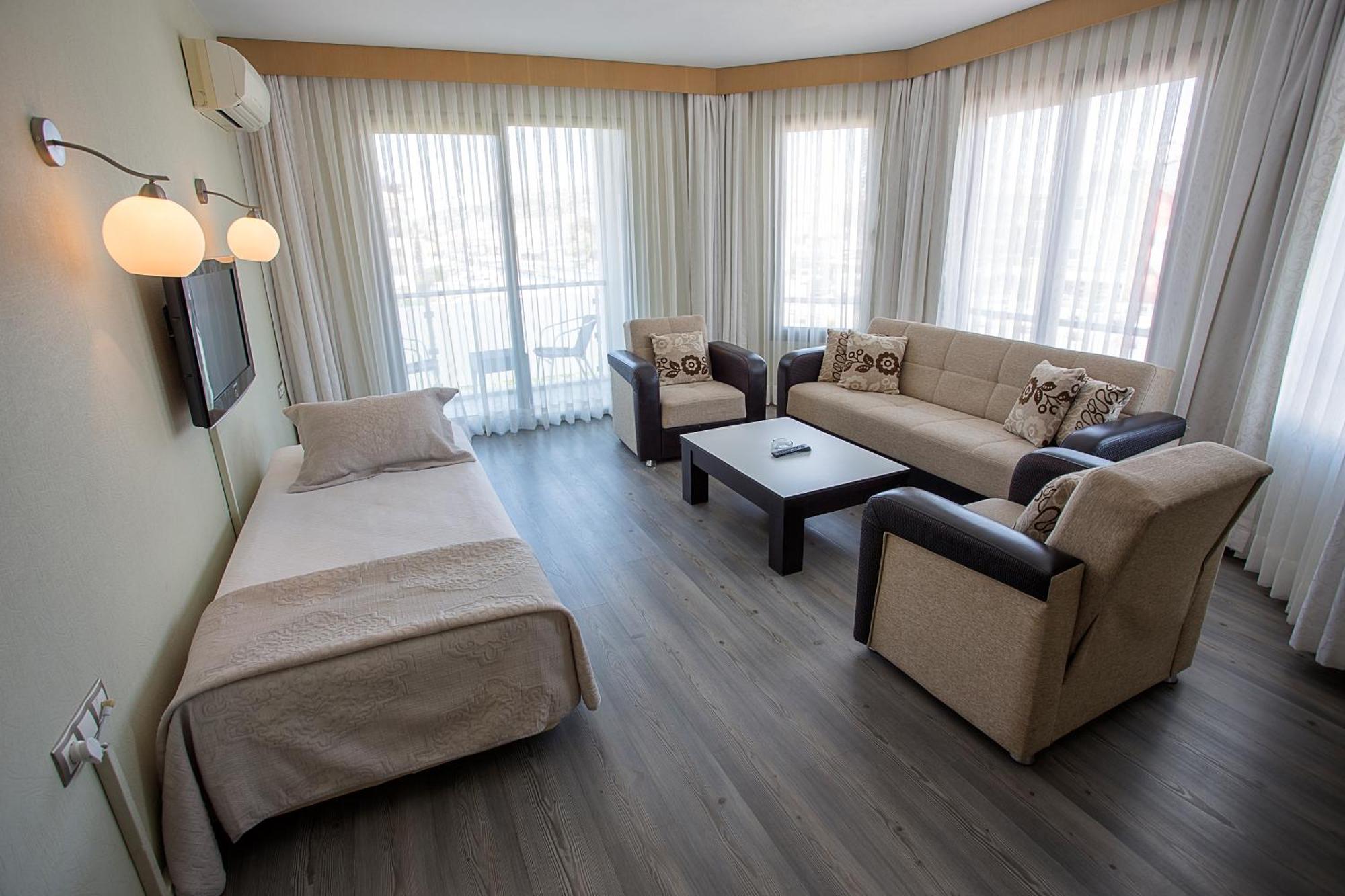 Cilek Marina Otel Кешме Экстерьер фото